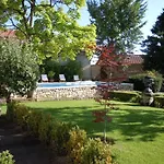 Πανσιόν Demeure Bouquet 4*